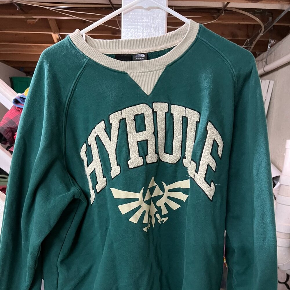The Legend of Zelda Hyrule Sweatshirt - Size Large - Legendary Comfort & Style
